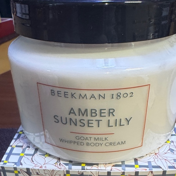 Beekman 1802 Amber Sunset Lily Goat Milk Body Cream - Picture 2 of 2
